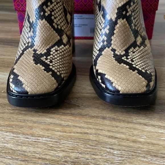 Tory Burch Heeled Ankle Boot Stamped Snake Printed Leather Pale Desert Roccia - Picture 4 of 16